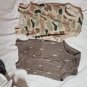 Carters sleeveless onesies camo/gator 2 pk.
